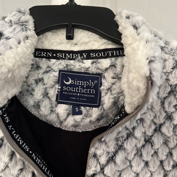 Simply Southern 1/4 zip Sherpa sweatshirt, size S - Picture 3 of 4